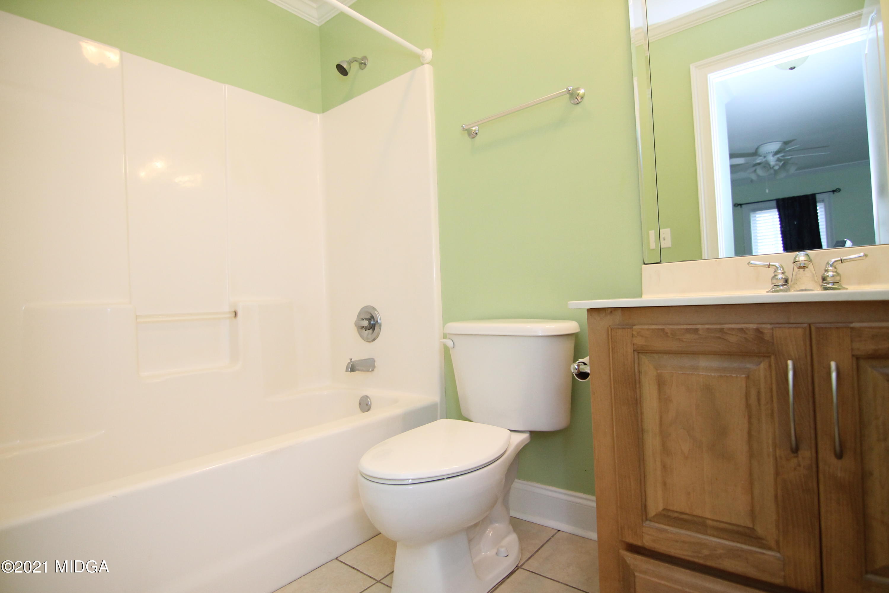 629 Toomer Road Perry, GA 31069 - Photo 42 of 59 a bathroom with a sink a toilet and shower