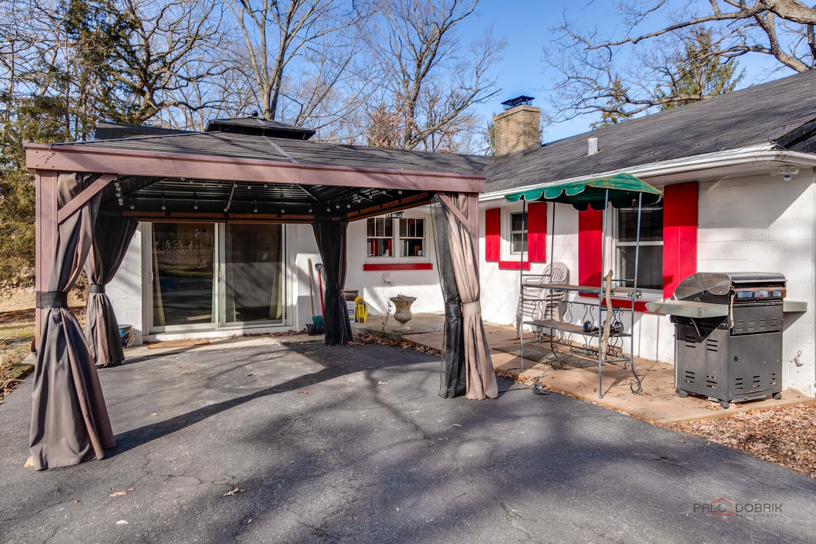 15983 West Wadsworth Road Wadsworth, IL 60083 - Photo 25 of 33 a view of a chairs and tables in patio