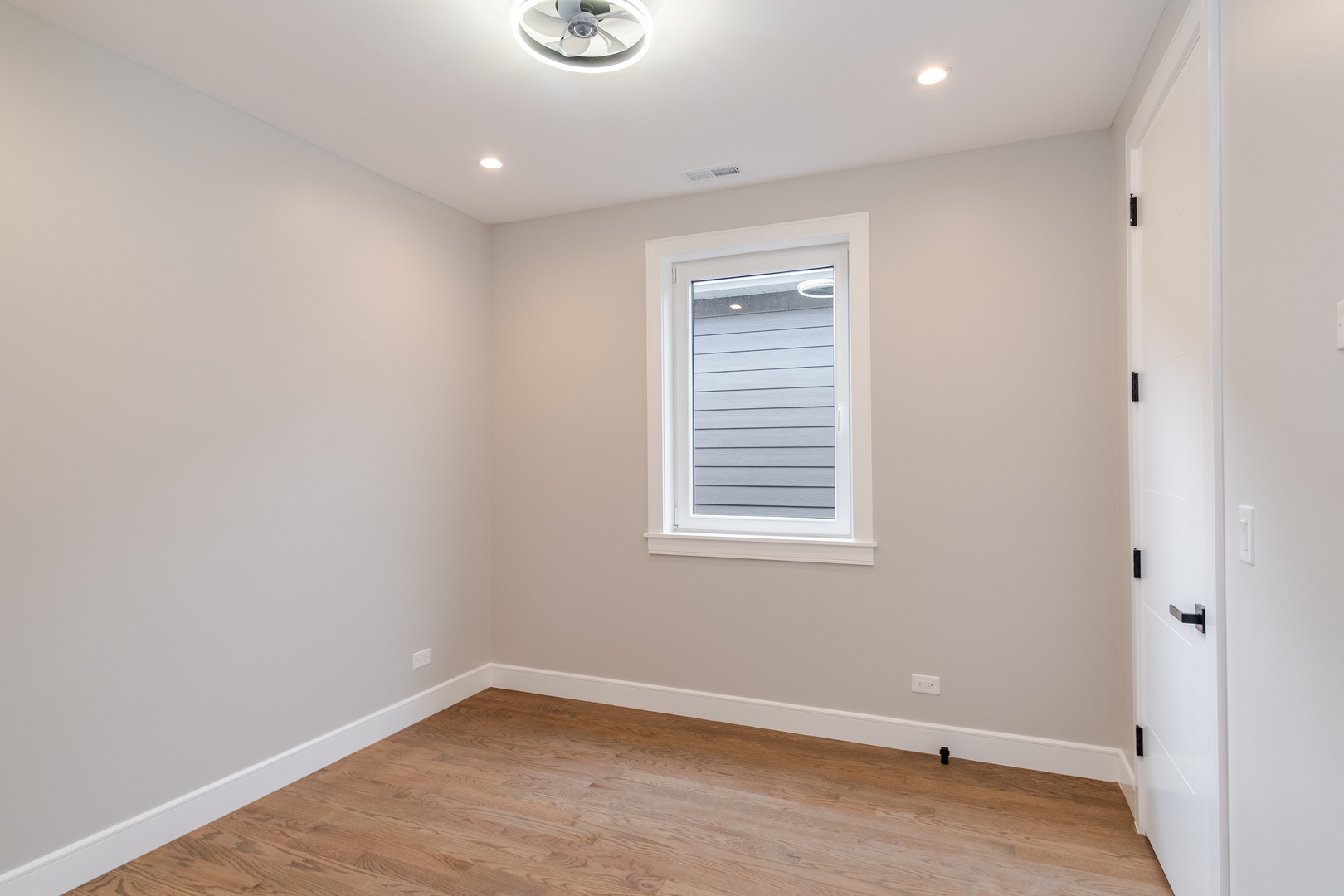 4639 South Indiana Avenue Chicago, IL 60615 - Photo 12 of 24 an empty room with a window
