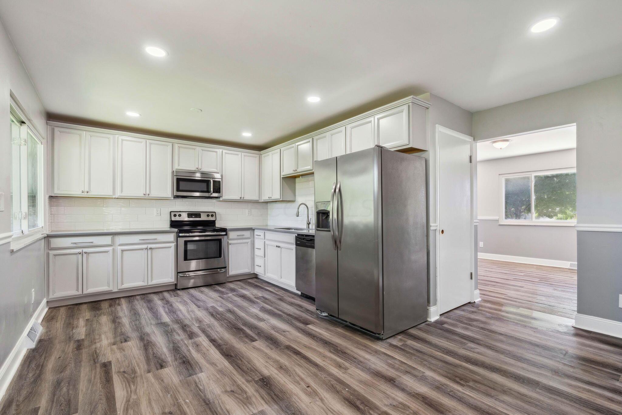 6274 Karl Road Columbus, OH 43229 - Photo 15 of 38 11-web-or-mls-6274-karl-rd