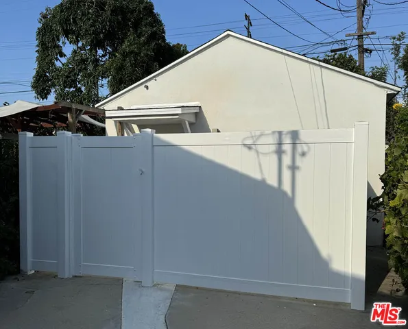 a view of a back yard of the house