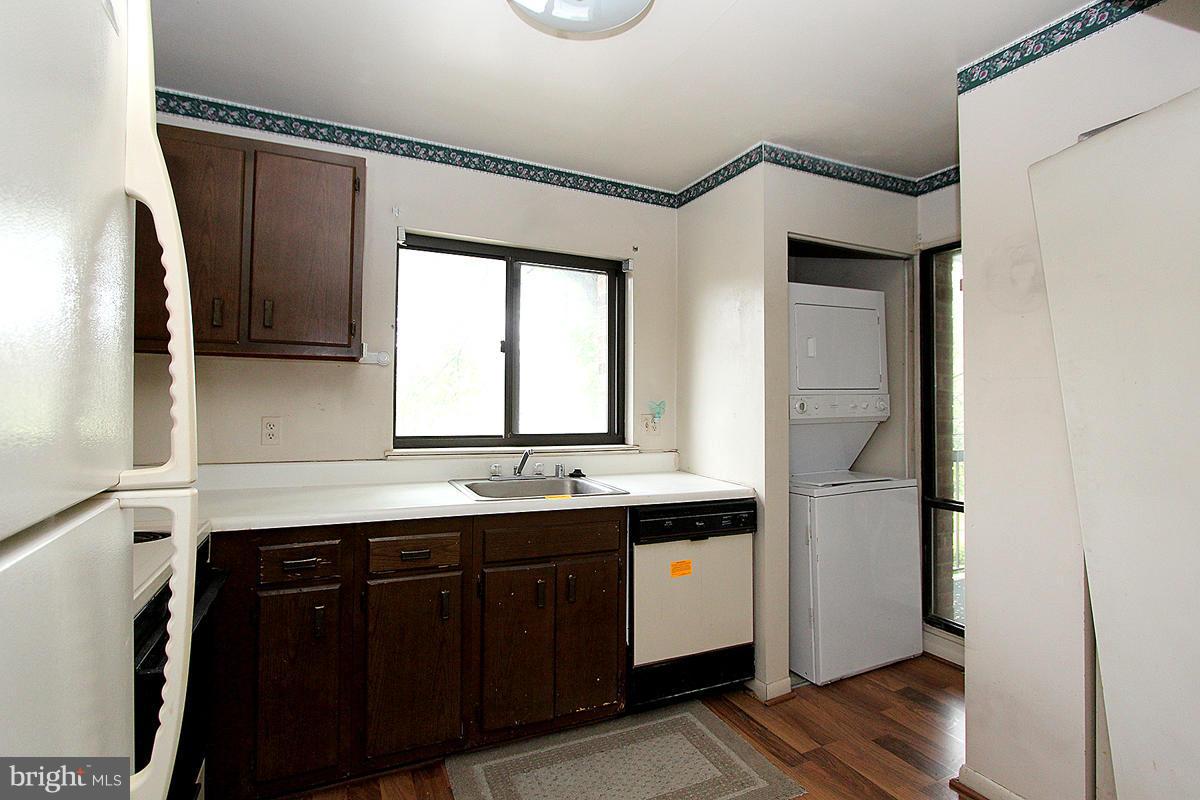 15702 Dorset Road, Unit 103 Laurel, MD 20707 - Photo 19 of 30 Kitchen