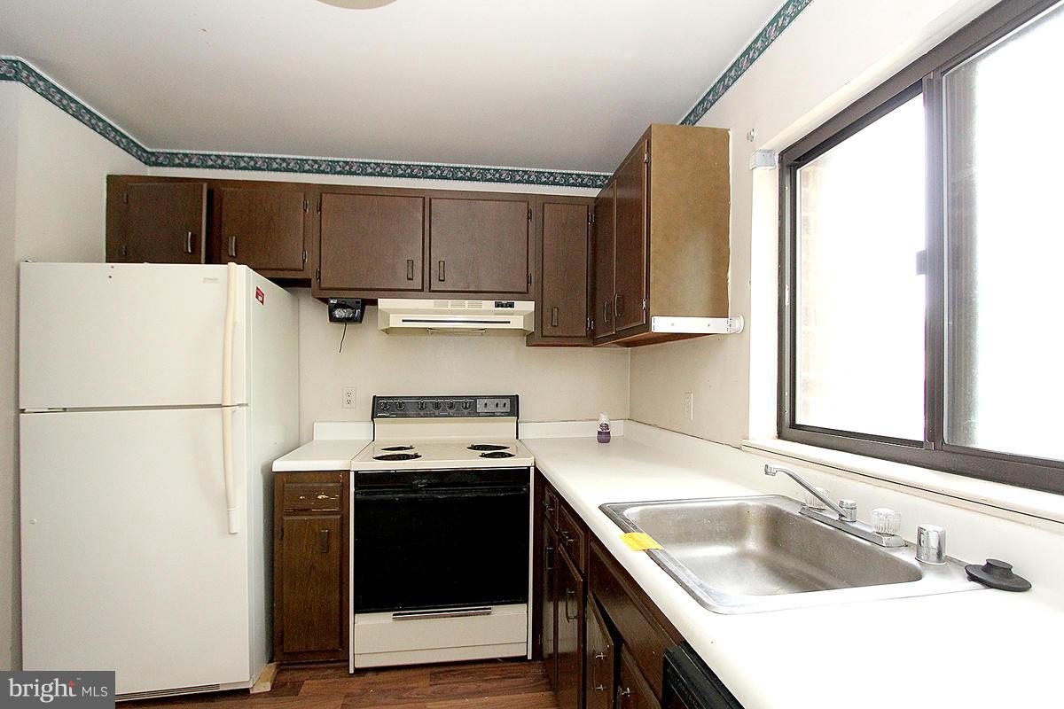 15702 Dorset Road, Unit 103 Laurel, MD 20707 - Photo 21 of 30 Kitchen