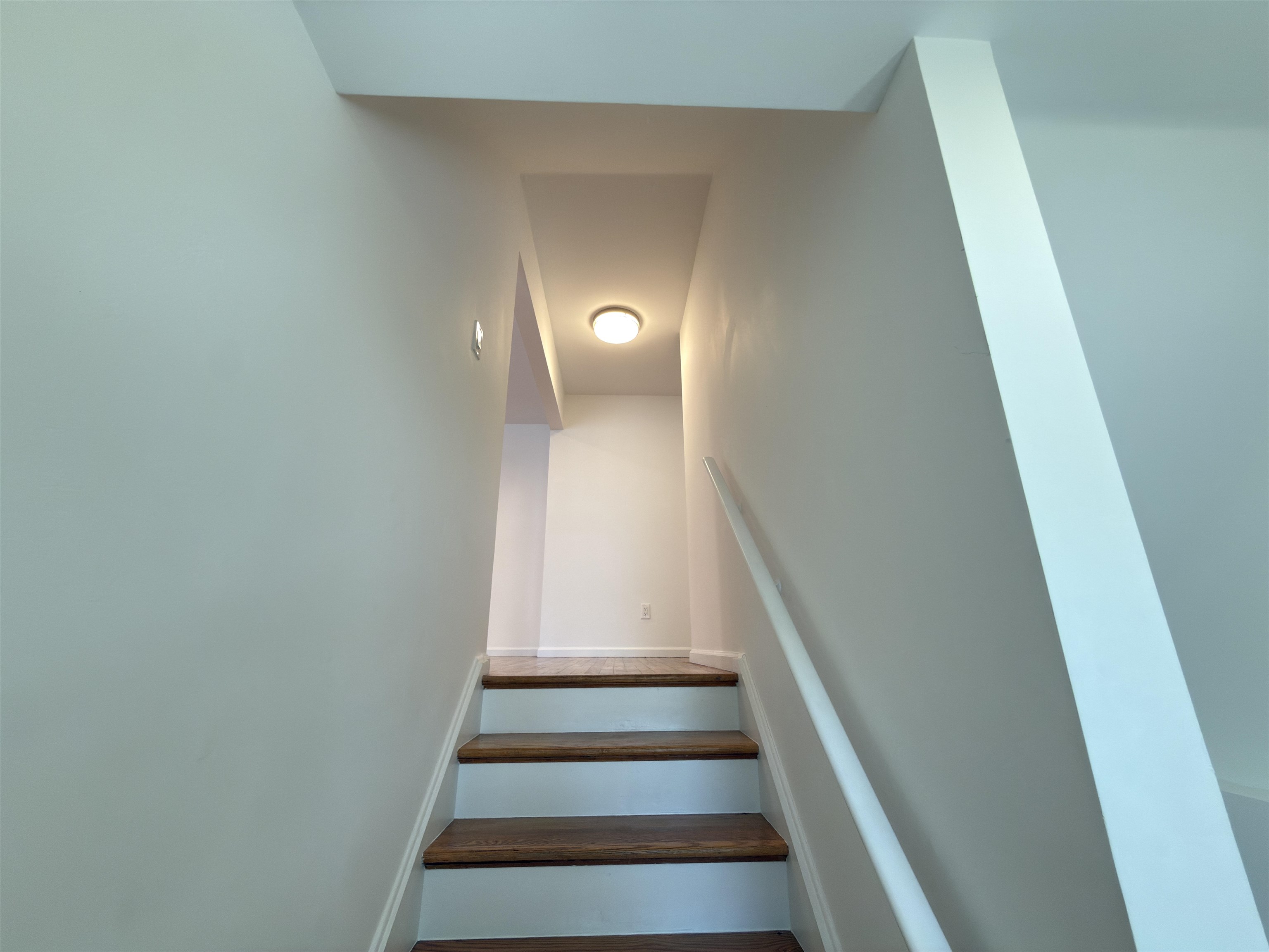 531 Day Avenue, Unit 1 Ridgefield, NJ 07657 - Photo 14 of 32 a view of entryway