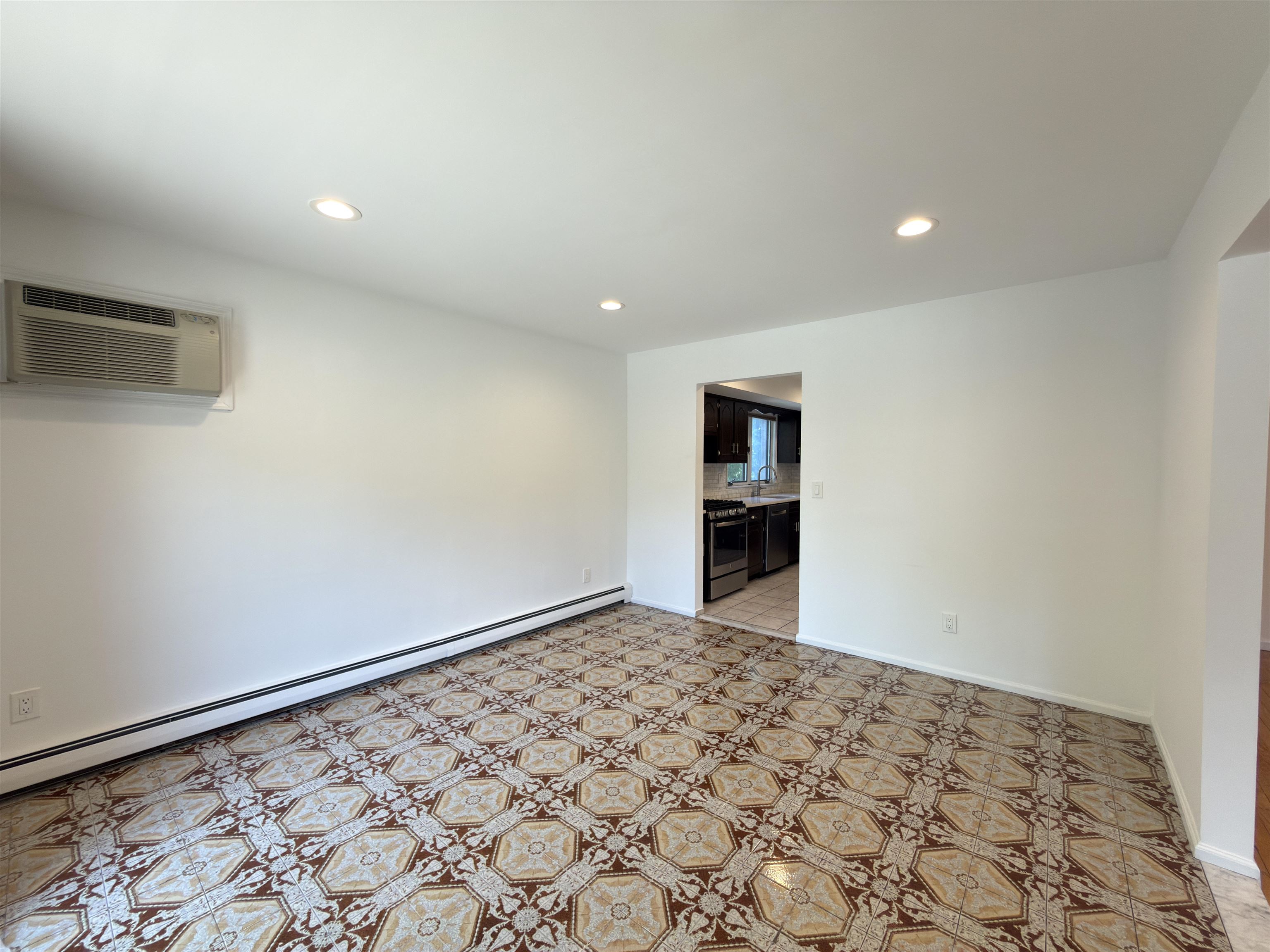 531 Day Avenue, Unit 1 Ridgefield, NJ 07657 - Photo 16 of 32 a view of empty room