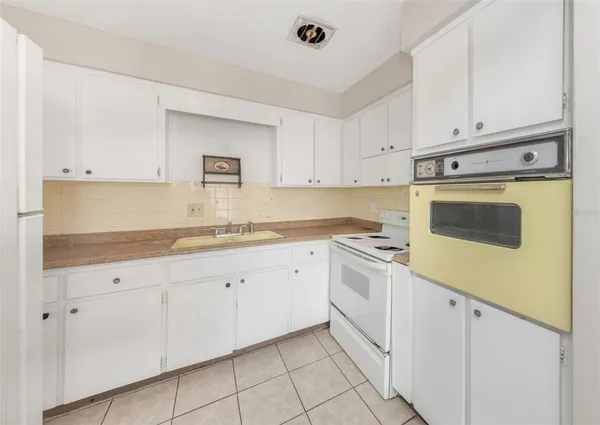 $1,850 | 2423 Auburn Street South, St. Petersburg, FL 33712