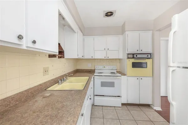 $1,850 | 2423 Auburn Street South, St. Petersburg, FL 33712