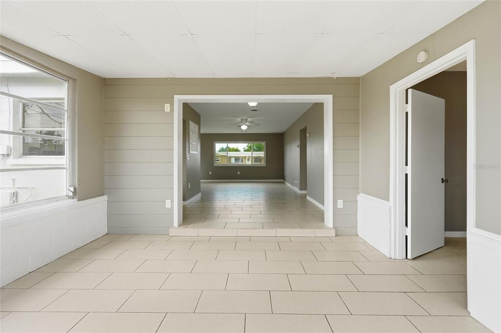 363 Glen Oak Road Venice, FL 34293 - Photo 27 of 53 a view of an empty room and window