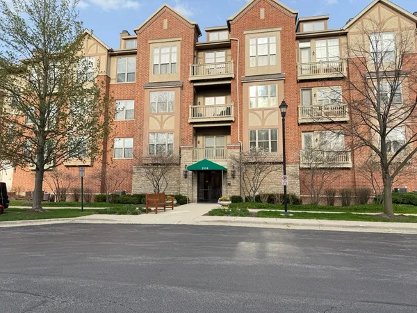 $3,090 | 1914 Farnsworth Lane, Unit 305, Northbrook, IL 60062