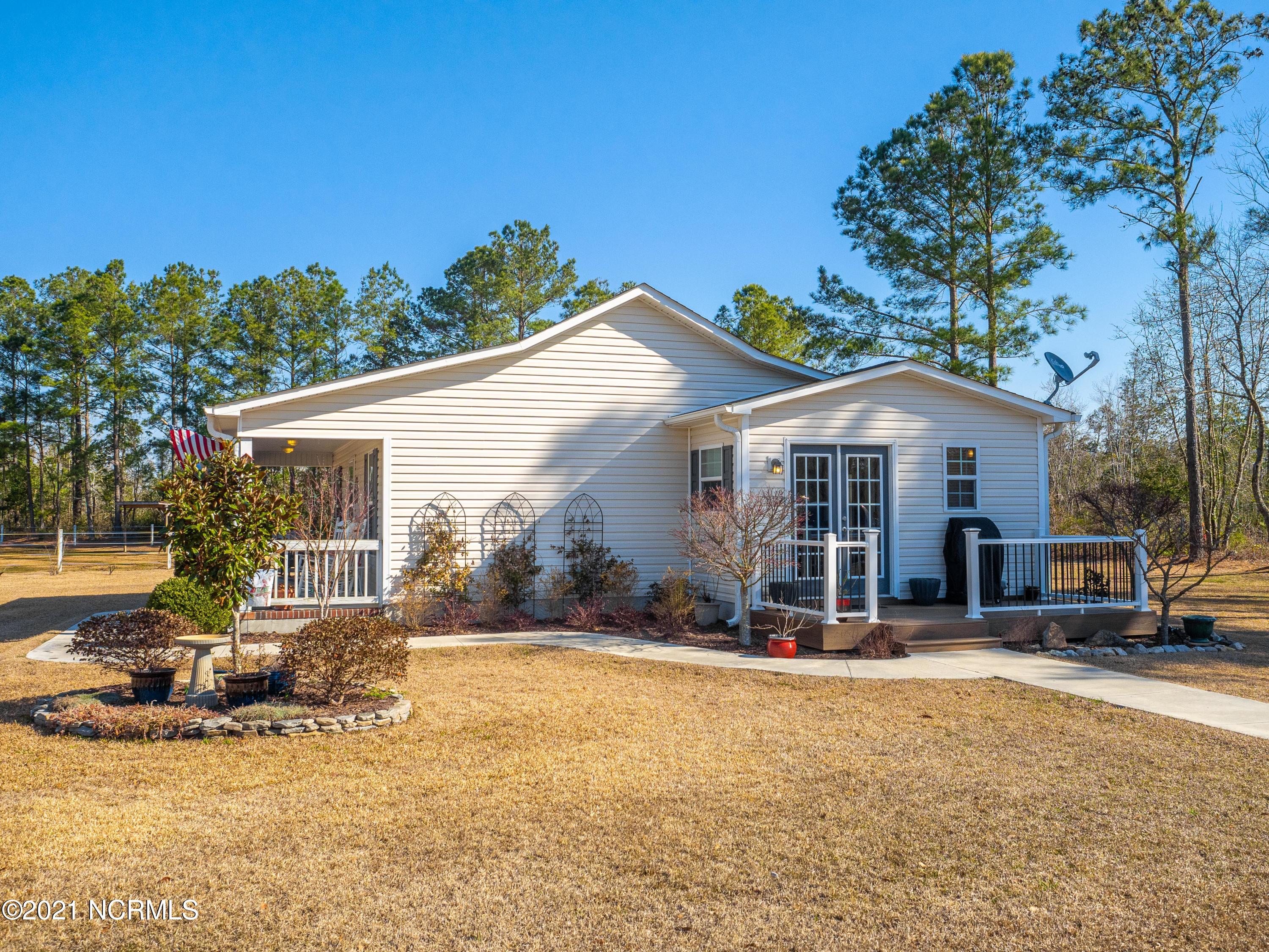 589 Coston Road Richlands, NC 28574 - Photo 5 of 45 589 Coston Road-5