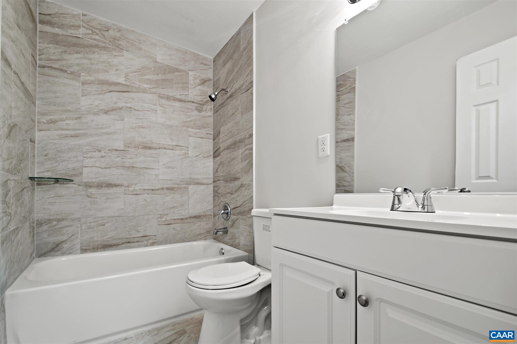 2614 Huntington Road Charlottesville, VA 22901 - Photo 8 of 29 a bathroom with a sink a toilet and bathtub