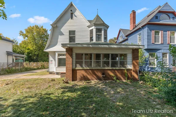$279,900 | 917 Jefferson Avenue Southeast, Grand Rapids, MI 49507