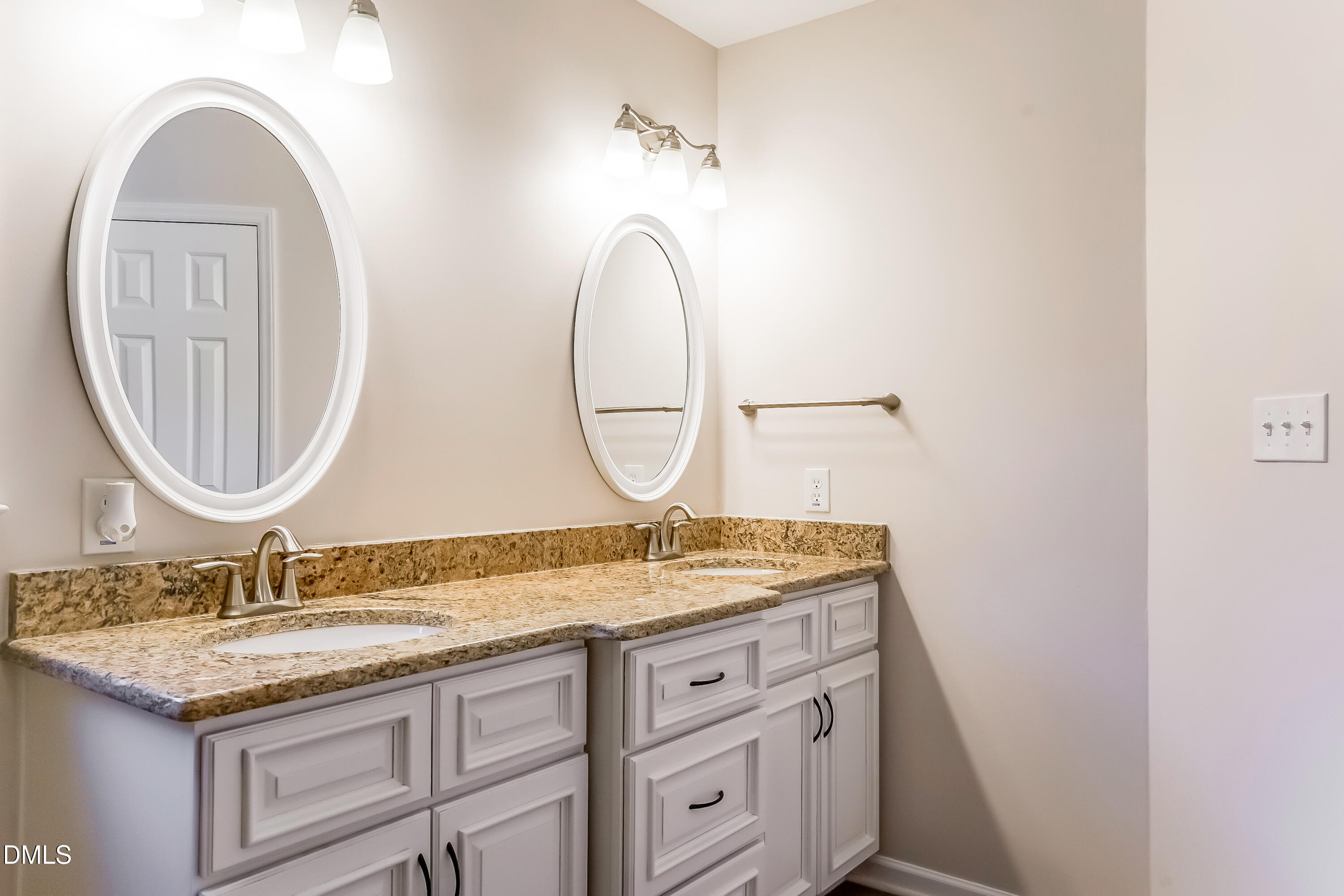 4004 Inkberry Court Apex, NC 27539 - Photo 11 of 20 Main Bathroom-14934646
