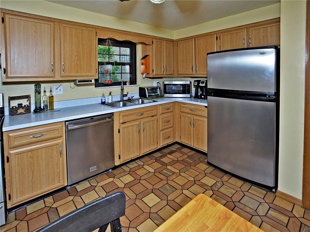718 Blue Ridge Road Pittsburgh, PA 15239 - Photo 6 of 18 Gallery Image 6