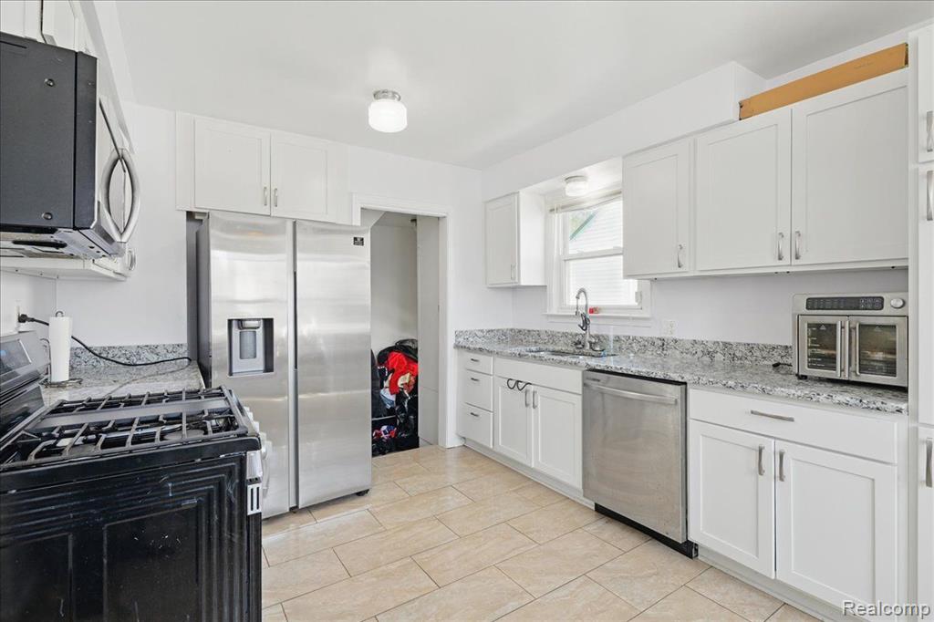 2444 Academy Street Dearborn, MI 48124 - Photo 10 of 35