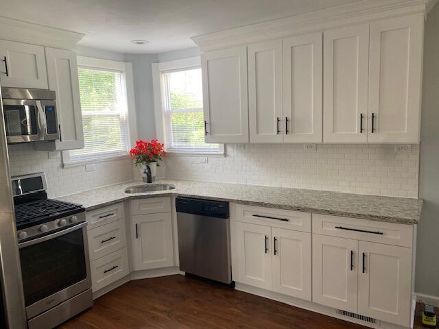 2691 Howey Road Columbus, OH 43211 - Photo 2 of 16 LARGE KITCHEN GRANITE COUNTERTOPS
