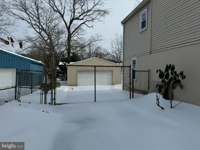 a view of a house with a yard and garage