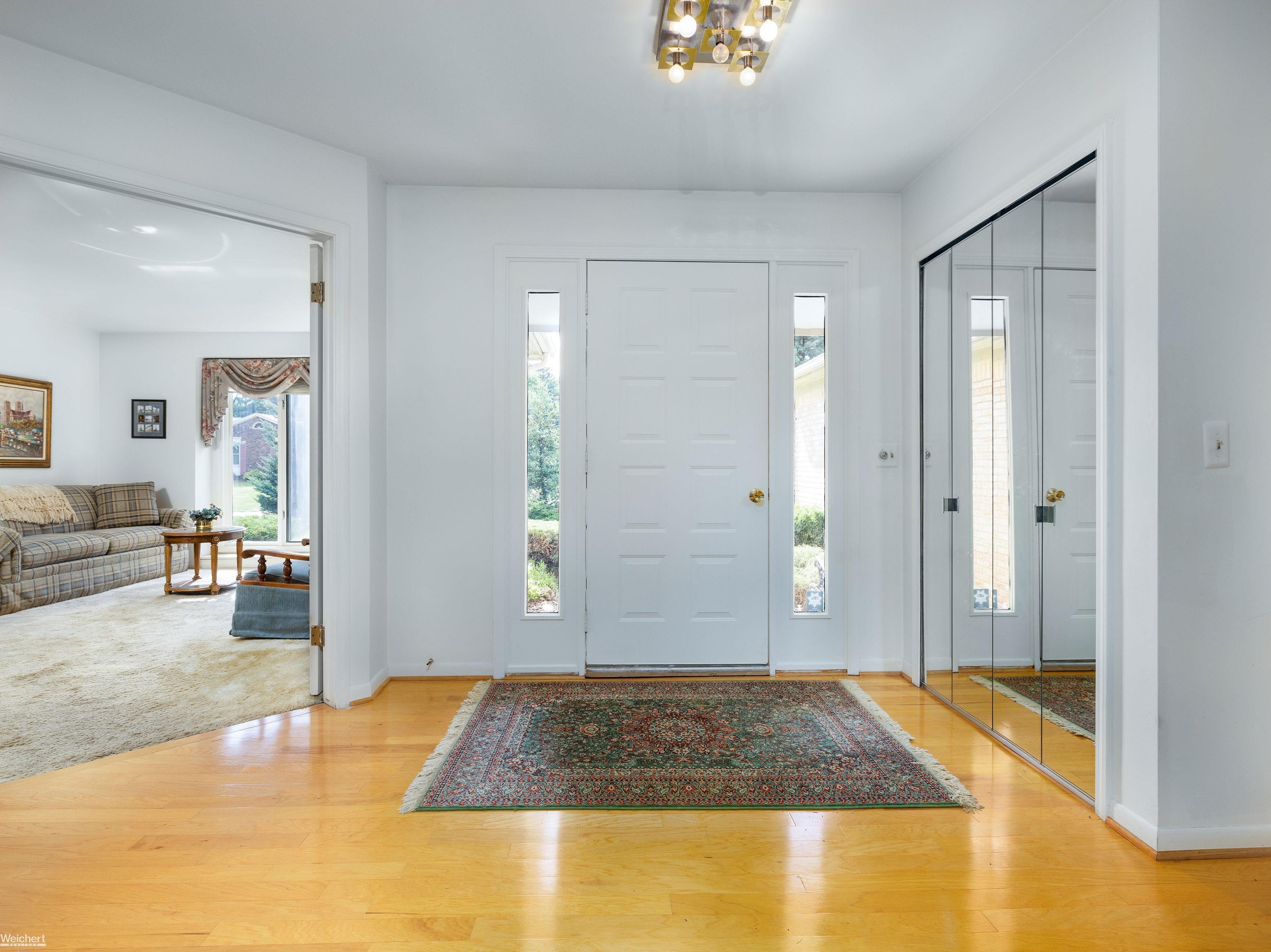 457 Lake Forest Road Rochester, MI 48309 - Photo 5 of 36 Hardwood