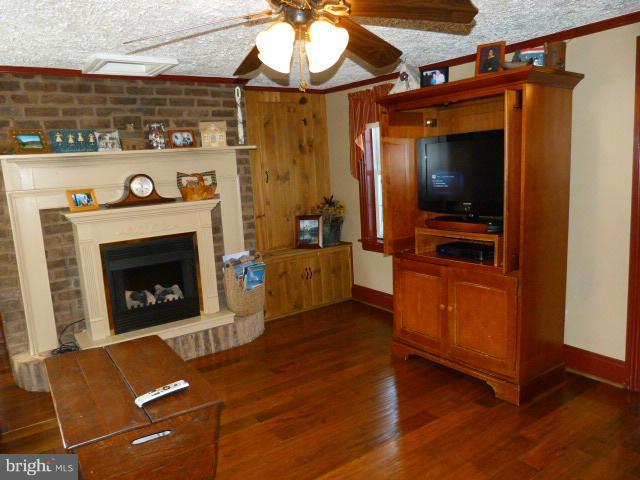 22819 Federal Lookout Road Smithsburg, MD 21783 - Photo 14 of 30 Family Room