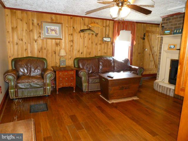 22819 Federal Lookout Road Smithsburg, MD 21783 - Photo 15 of 30 Family Room