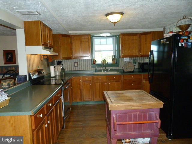 22819 Federal Lookout Road Smithsburg, MD 21783 - Photo 9 of 30 Kitchen