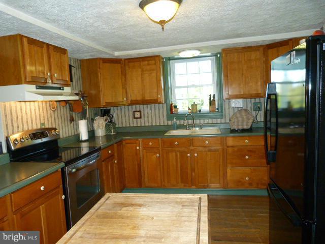 22819 Federal Lookout Road Smithsburg, MD 21783 - Photo 10 of 30 Kitchen