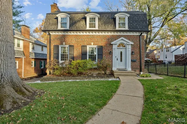 $465,000 | 350 Rosedale Place, Webster Groves, MO 63119