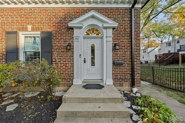 $465,000 | 350 Rosedale Place, Webster Groves, MO 63119