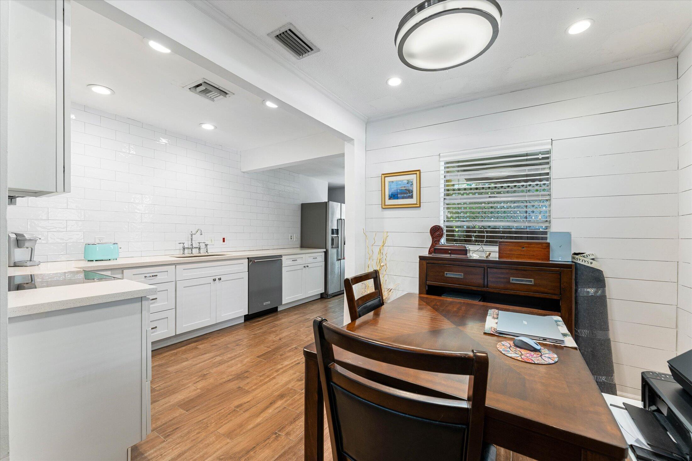 4880 Lincoln Road Delray Beach, FL 33445 - Photo 15 of 20 Dining Area