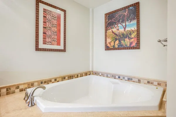 $1,400,000 | 4-820 Kuhio Highway, Unit C305, Kapaa, HI 96746