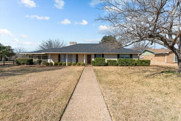 a view of house with yard