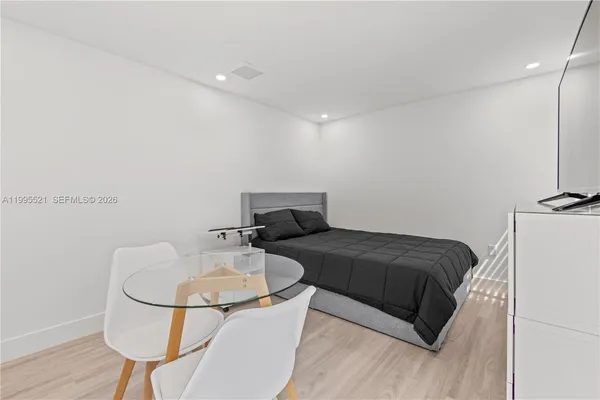 $2,000 | 5855 Southwest 62nd Street, Unit 5, Miami, FL 33143