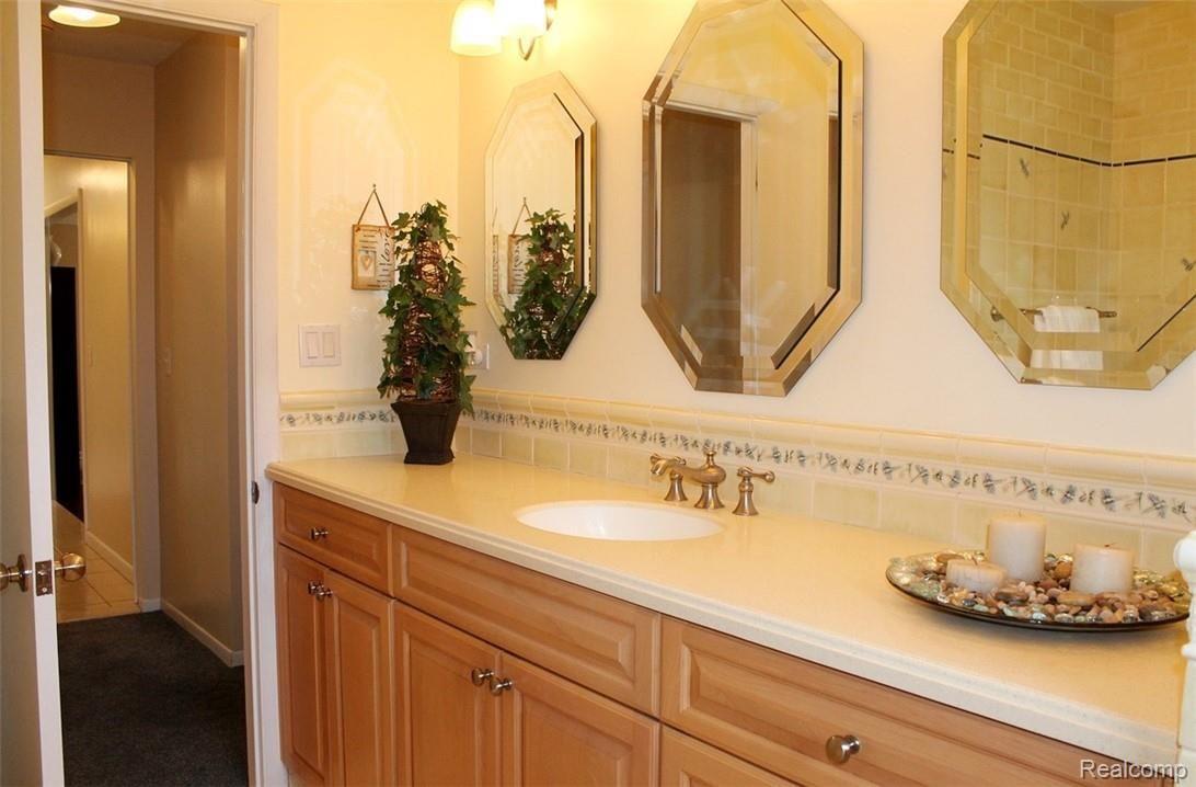 30740 Ridgeway Drive Farmington, MI 48334 - Photo 34 of 58 IMG_1701.JPG