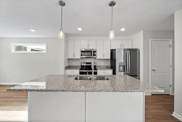 $2,000 | 839 Cumberland Drive, Clarksville, TN 37040