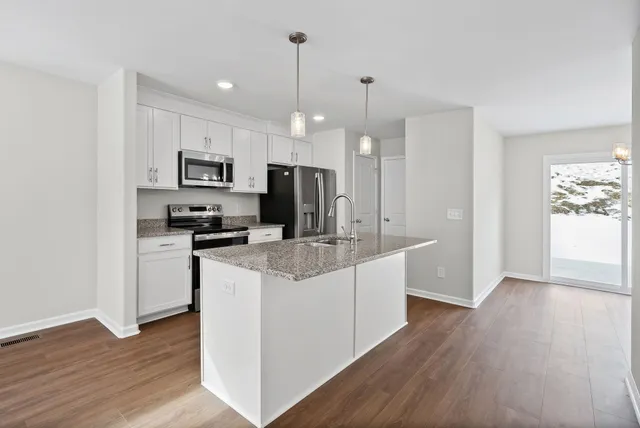 $2,000 | 839 Cumberland Drive, Clarksville, TN 37040