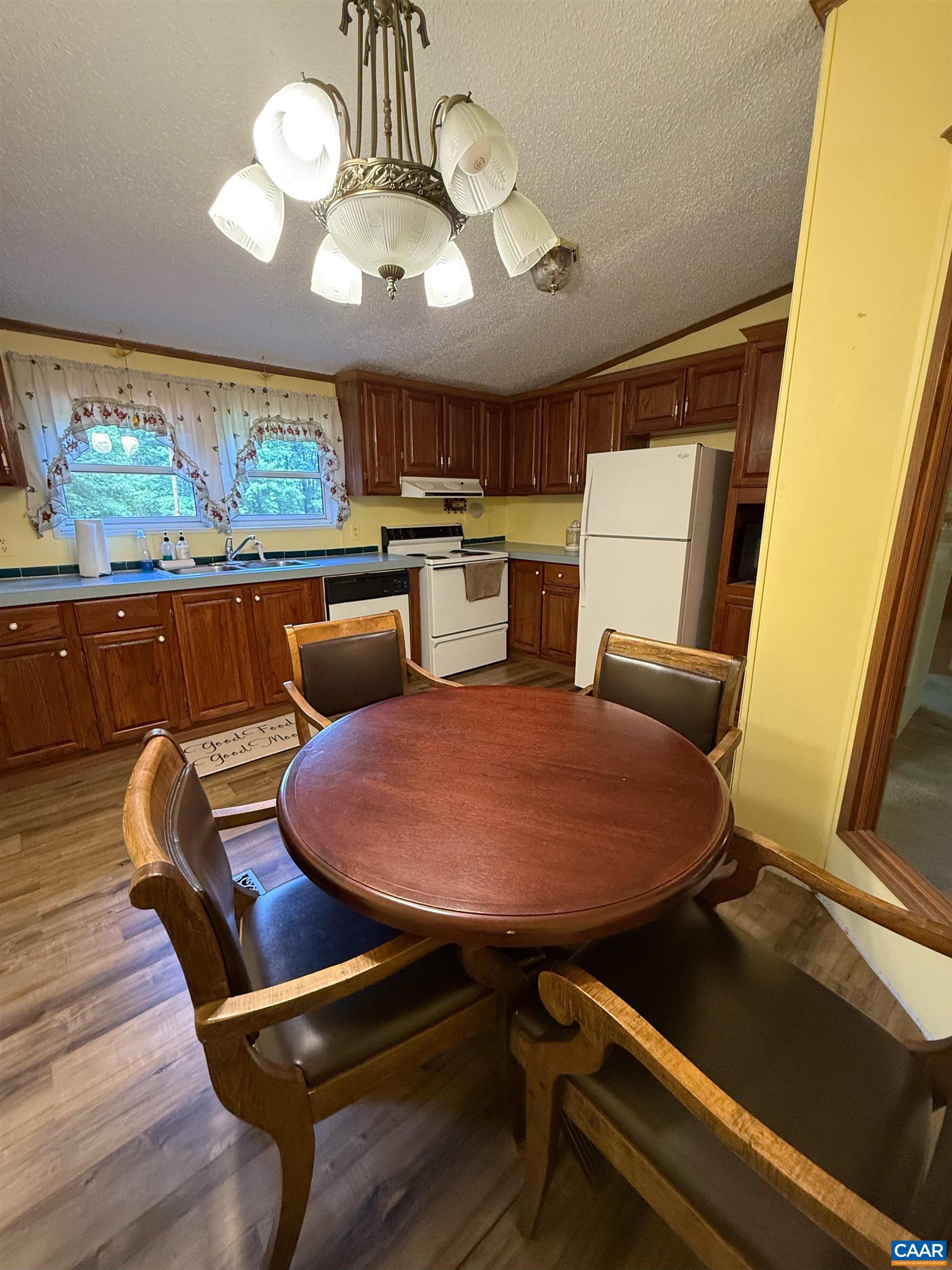579 Glenmore Road Scottsville, VA 24590 - Photo 14 of 25 Kitchen with Breakfast Nook