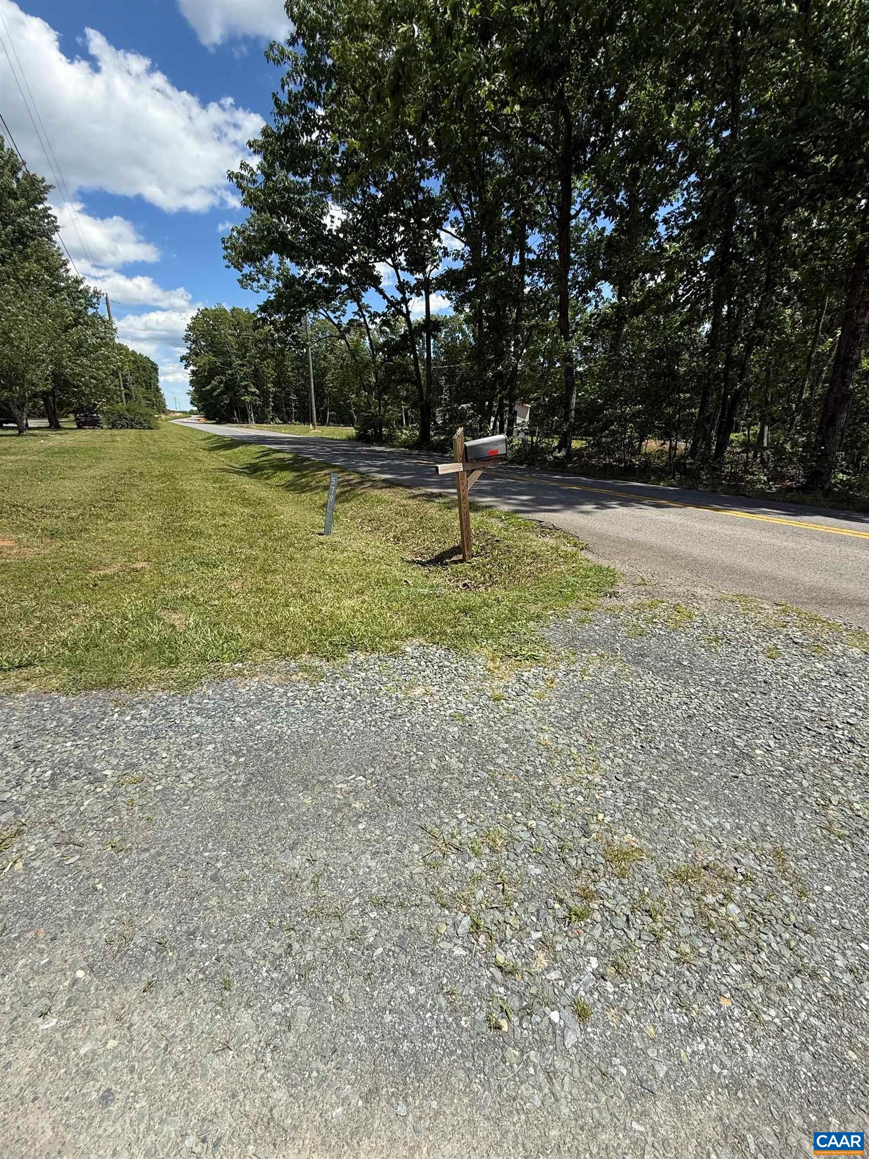 579 Glenmore Road Scottsville, VA 24590 - Photo 4 of 25 Entrance from road