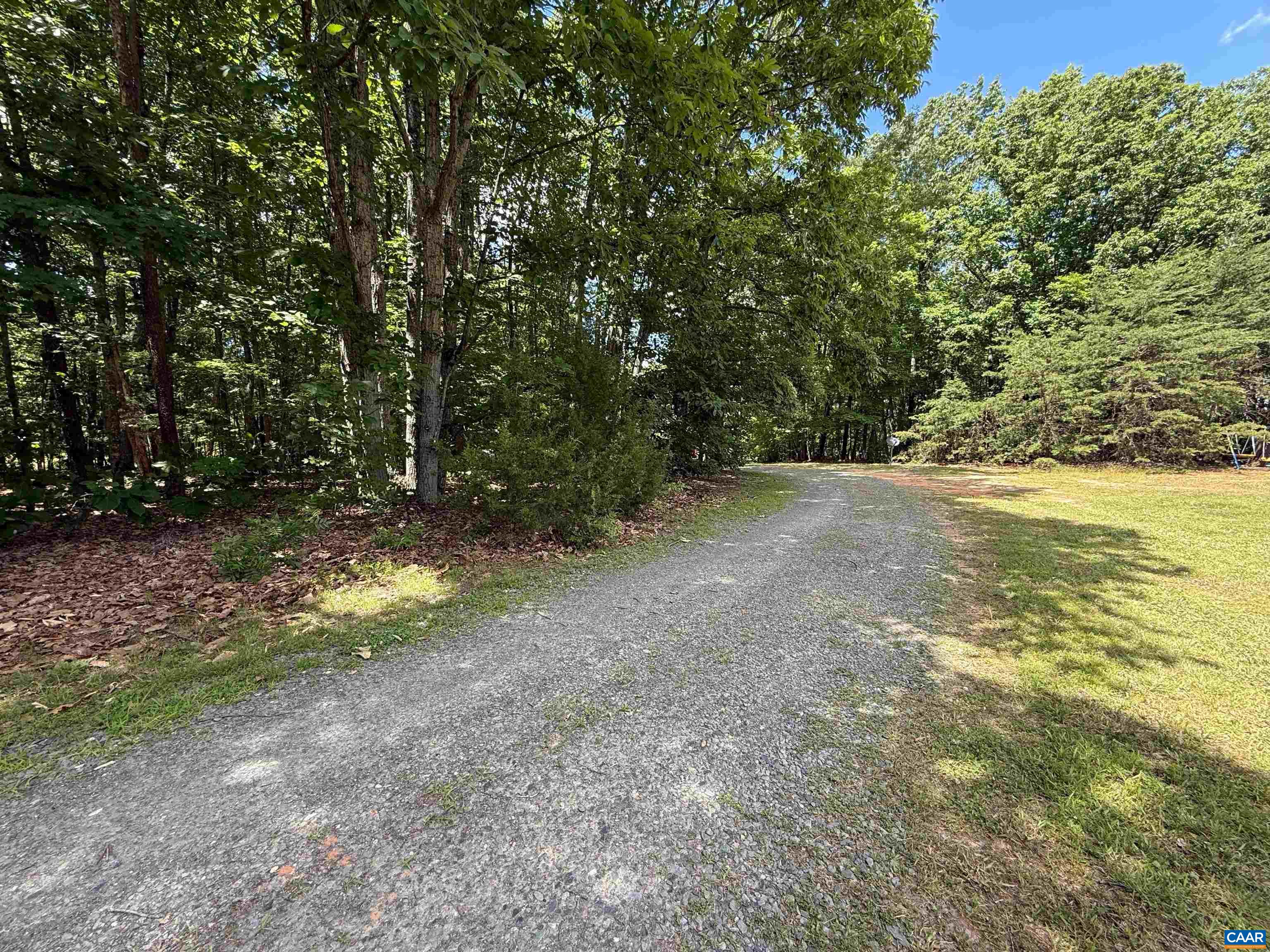 579 Glenmore Road Scottsville, VA 24590 - Photo 5 of 25 Driveway