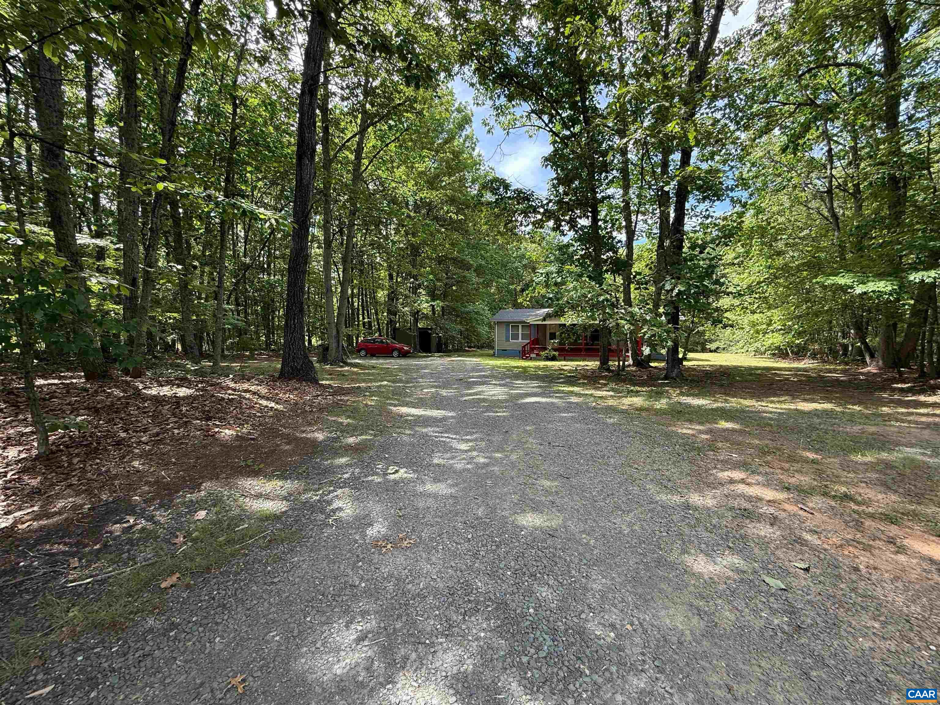 579 Glenmore Road Scottsville, VA 24590 - Photo 6 of 25 Driveway