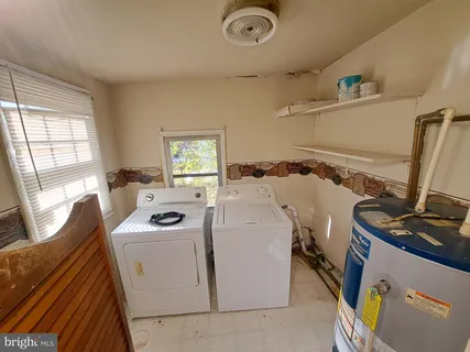 a view of walk in closet