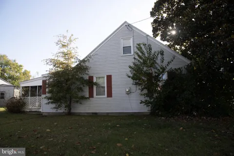 a hallway with entryway
