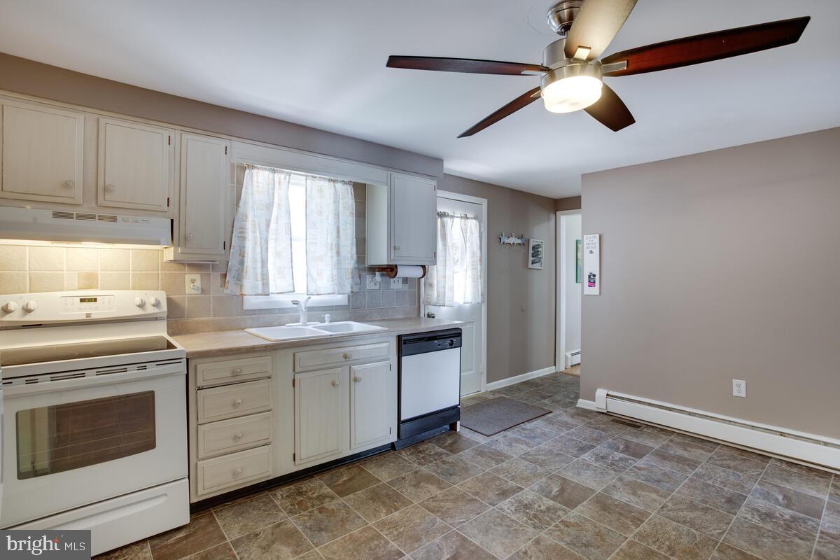 1529 Lilac Road St. Leonard, MD 20685 - Photo 22 of 69 Kitchen