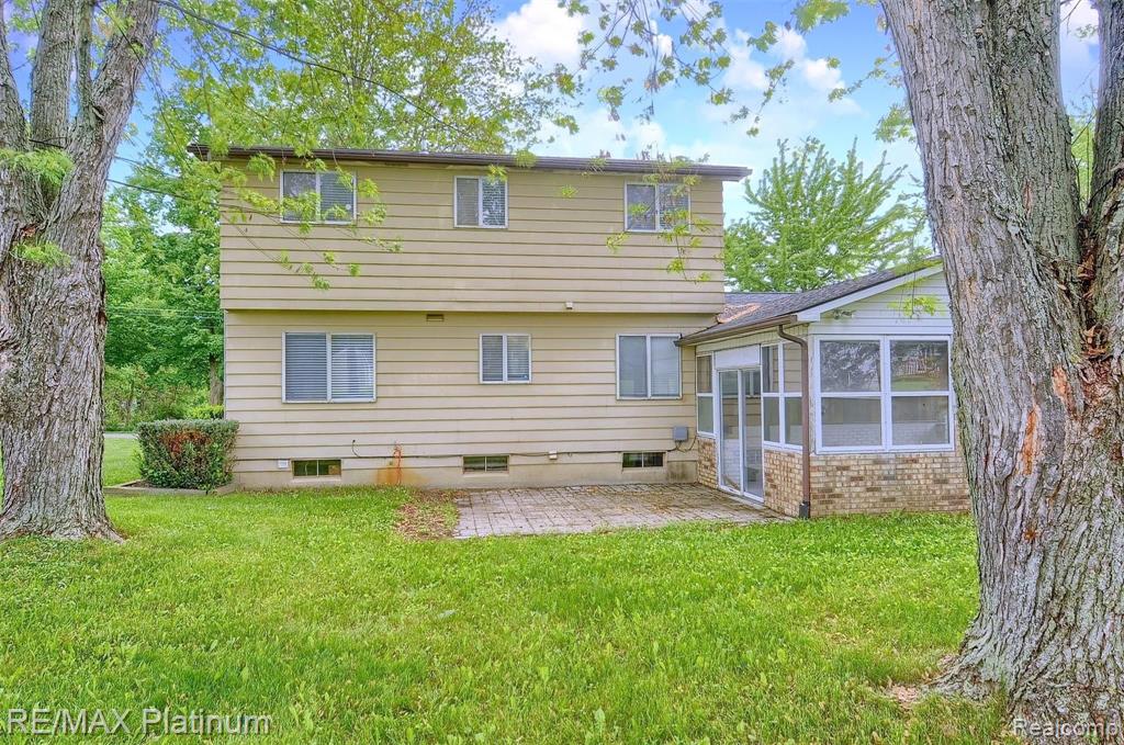 2421 Crane Road Fenton, MI 48430 - Photo 31 of 32