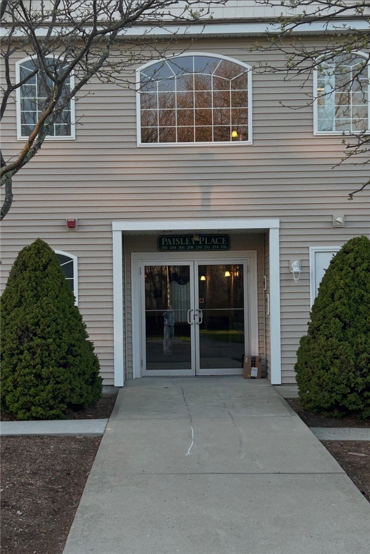 2 Gray Coach Lane, Unit 202 Cranston, RI 02921 - Photo 3 of 23