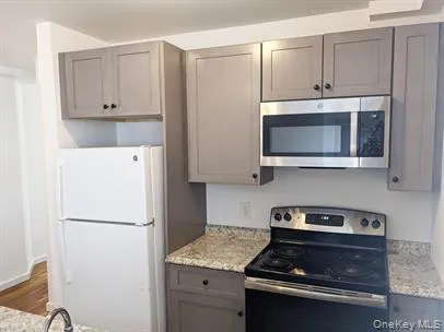 $1,750 | 24-26 Academy Street, Unit 2, Poughkeepsie, NY 12601
