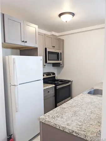 $1,750 | 24-26 Academy Street, Unit 2, Poughkeepsie, NY 12601