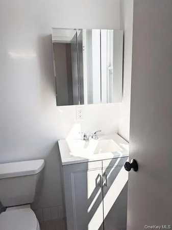 $1,750 | 24-26 Academy Street, Unit 2, Poughkeepsie, NY 12601