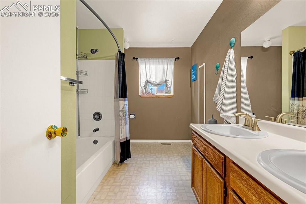 512 Harvest Moon Road Fountain, CO 80817 - Photo 15 of 41 a bathroom with a tub sink and mirror
