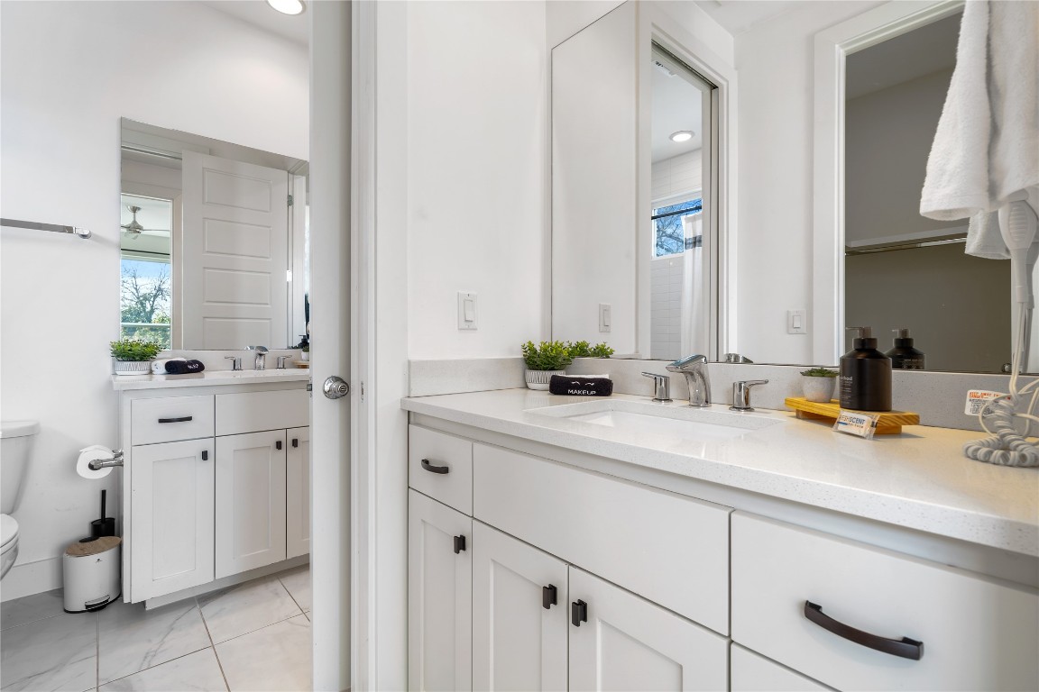 1126 Linden Street, Unit 1 Austin, TX 78702 - Photo 21 of 26 Full Bath Upstairs