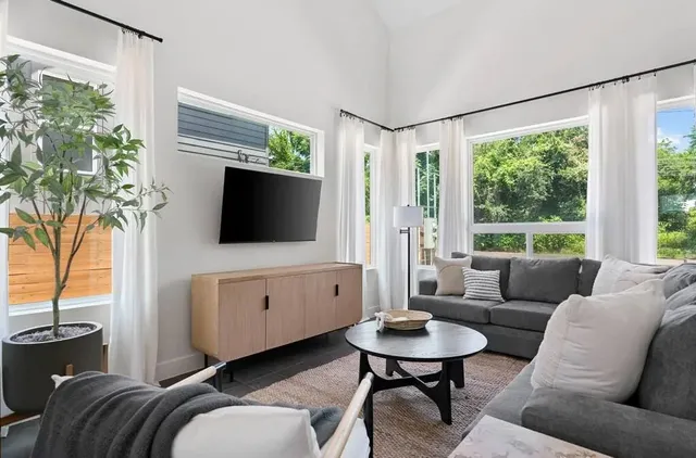 $5,500 | 1126 Linden Street, Unit 1, Austin, TX 78702